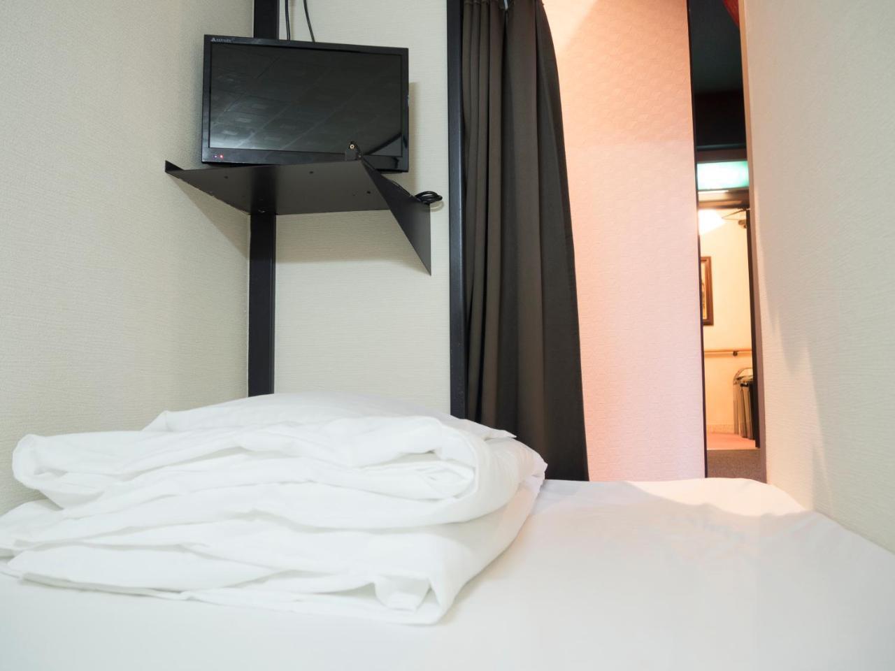 Capsule Hotel Hatagoya Tokyo Bagian luar foto